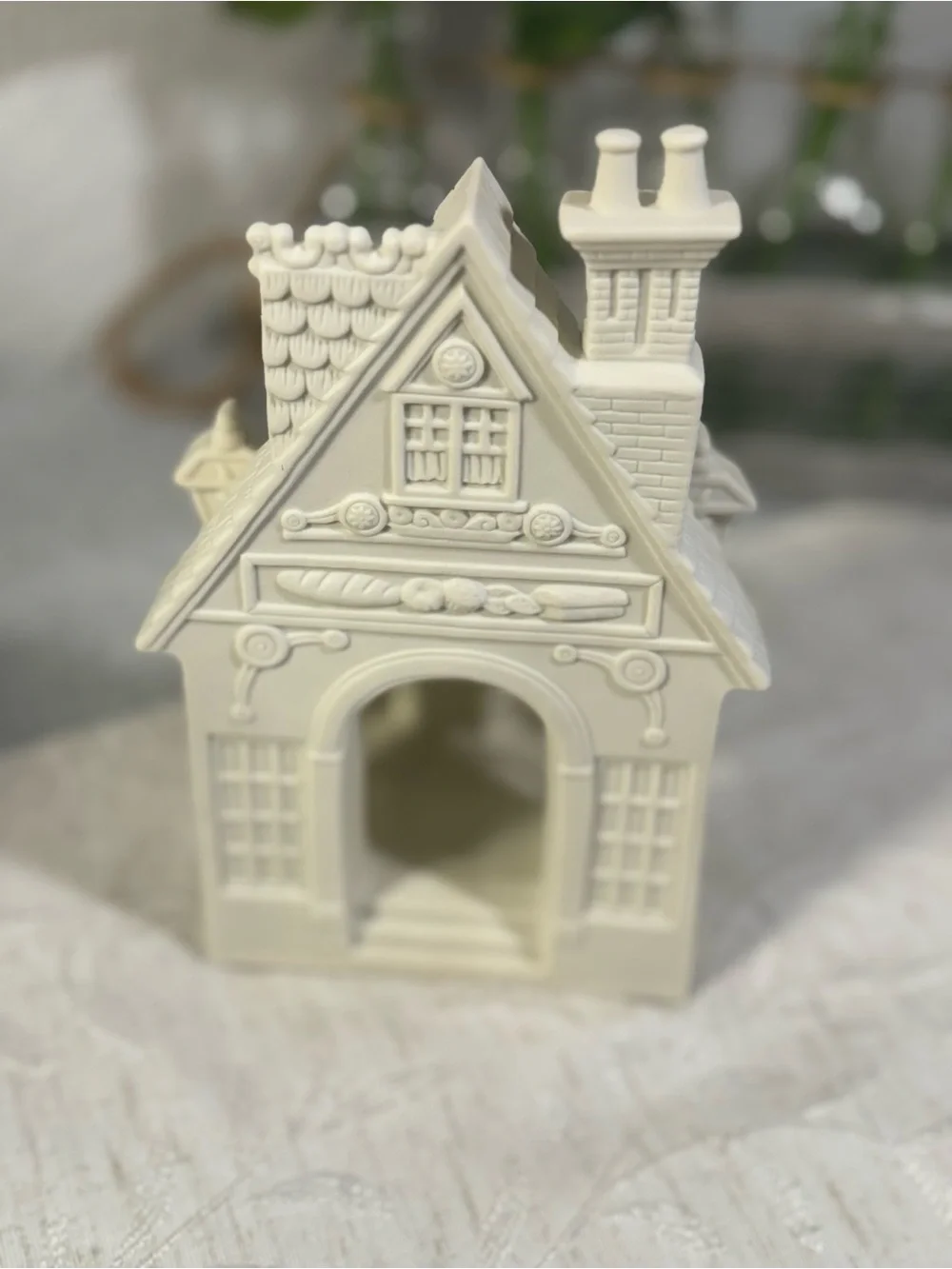 VTG PartyLite P7123 Bakery Carolers Bisque Porcelain Tealight Holder NIB